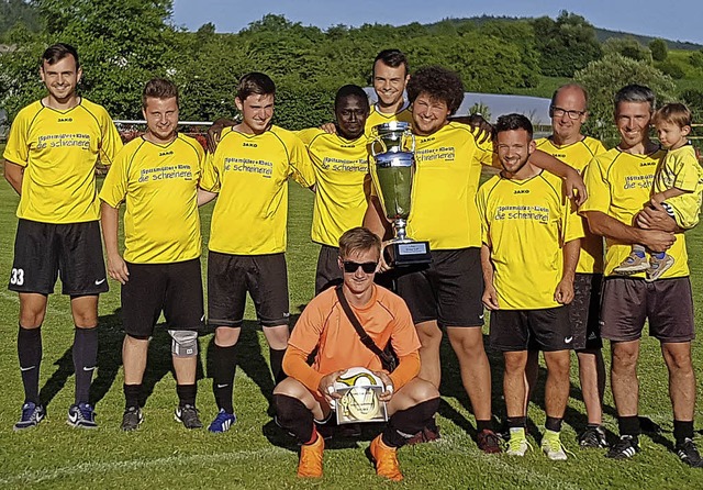 Glckliche Sieger: Das Team der Schrei...ller und Klein holte den Wanderpokal.   | Foto: Werner Schnabl