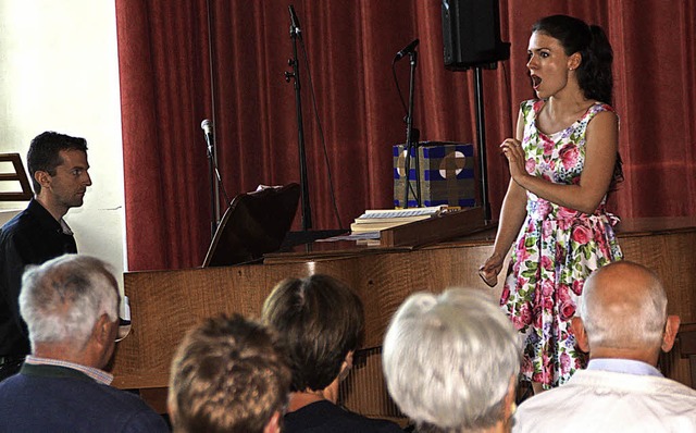 Sopranistin Katharina Ruckgaber und An...suchergemeinschaft Bad Sckingen auf.   | Foto: Gerd Leutenecker