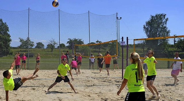 Beim Beachvolleyball gaben die Teams alles.   | Foto: Jrg Schimanski