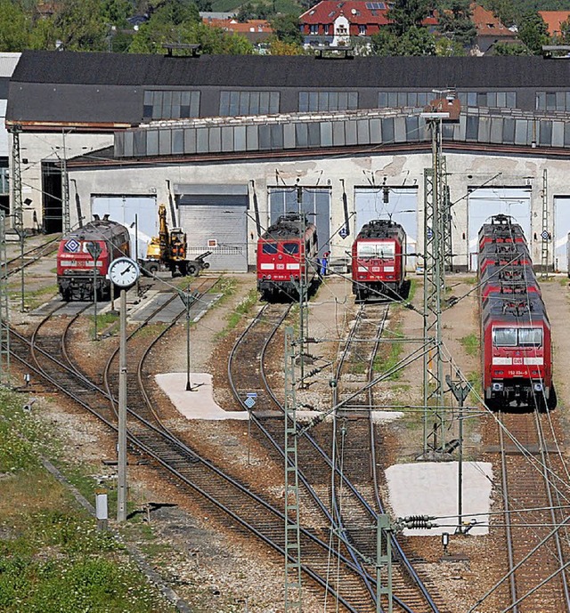 Fr eine neue  Zufahrt zum BW sind Gleisarbeiten ntig.   | Foto: LAUBER