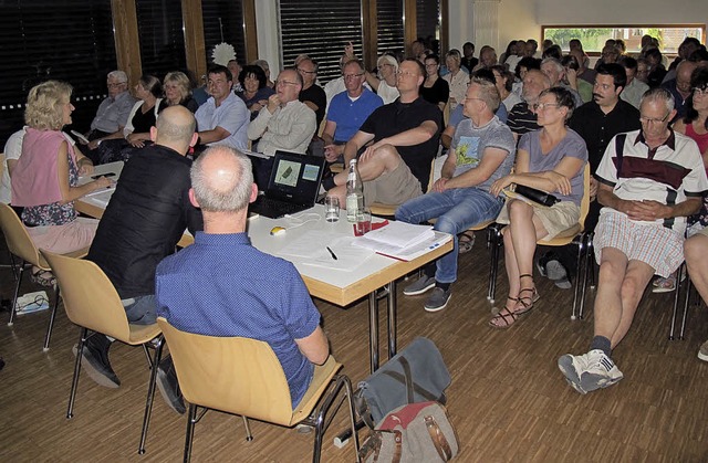 Die Informationsveranstaltung zum Beba...Mattental stie auf groes Interesse .  | Foto: Jutta Schtz