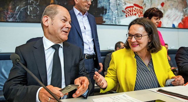 Vor dem Koalitionsausschuss noch guter...f Scholz und Andrea Nahles von der SPD  | Foto: DPA