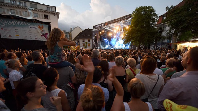 Der Lrracher Marktplatz ist die Kulisse fr die ganz groen Acts des Festivals.  | Foto: Juri Junkov