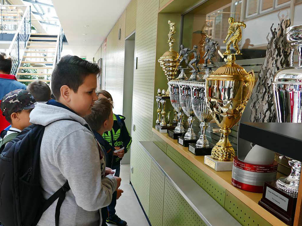 Unter anderem waren viele, viele Pokale in der Fuballschule zu sehen.