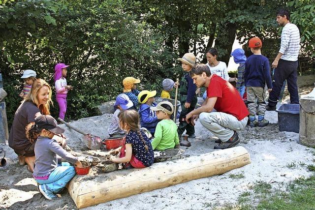 Spielen und lernen in der freien Natur