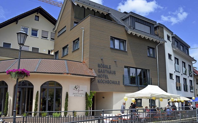 Das Hotel Rssle, angebaut an den Wint...ng durch die Sportfreunde Elzach-Yach.  | Foto: Nikolaus Bayer