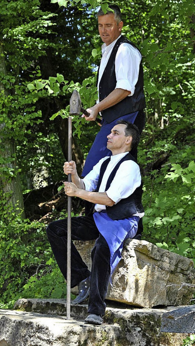 Die Steinhauer demonstrierten den Gsten ihr Knnen.   | Foto: Ralph Fautz