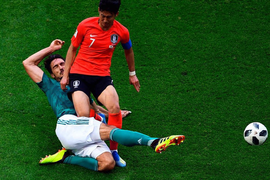 Mats Hummels im Duell mit Heung-Min Son. (Foto: dpa) Mats Hummels im Duell mit Heung-Min Son. (Foto: dpa)