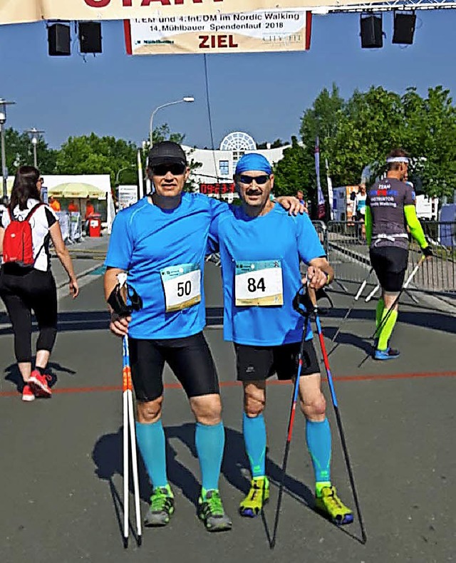 Reinhard Lienert (links) und Frank Sto...m Zieleinlauf der Europameisterschaft.  | Foto: Reinhard Lienert