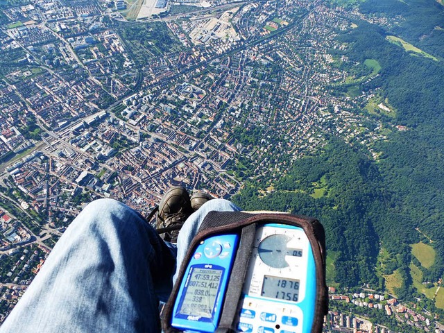 Das Luftbild, das bei einem Gleitschir...rdern, Oberau, Innenstadt, Sthlinger.  | Foto: Vo0lker Jung