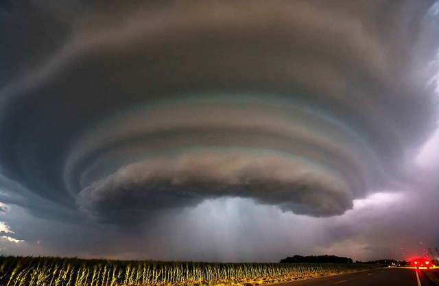 Ein schweres Gewitter entldt sich ber Wichita im Bundesstaat Kansas, USA.  | Foto: dpa