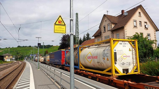 Von Freitagnacht bis Dienstagmittag st...r weiter in die Schweiz fahren konnte.  | Foto: Friedrich Lehr