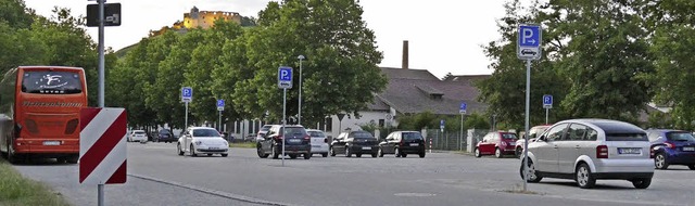 Wo derzeit abends auf dem Schierainpl...ob hier ein Parkdeck entstehen knnte.  | Foto: Hans-Peter Mller