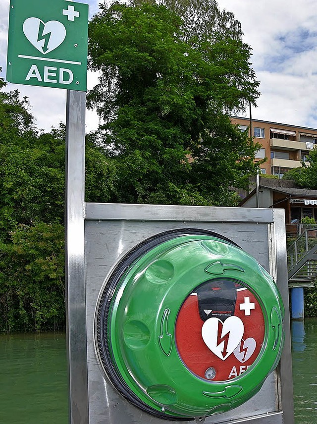 Defibrillator-Station beim Yacht Club Hrnle   | Foto: Heinz Vollmar