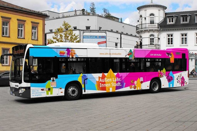 Ein Shuttle-Bus verbindet die Innenstadt mit der Landesgartenschauz.  | Foto: Stadt