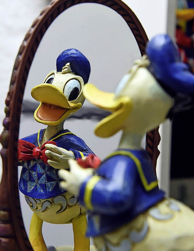 Donald Duck erschien erstmals 1934  in...hatte darin aber nur eine Nebenrolle.   | Foto: Uli Deck (dpa)