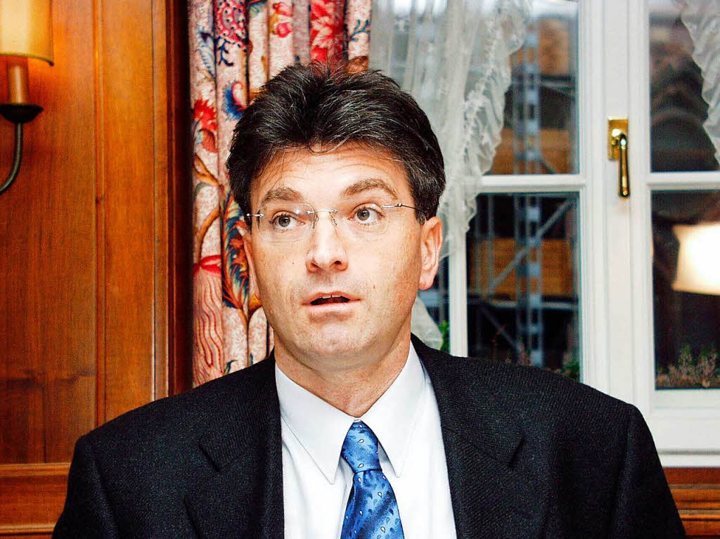 Im November 2001 gab er bekannt, dass er fr das Amt des Freiburger Oberbrgermeisters antreten wolle. Nach 20 Jahren SPD-Herrschaft unter Rolf Bhme war der Freiburger Chefsessel vakant.