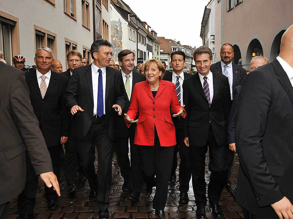 Gut gelaunt in Freiburg: Angela Merkel wird von OB Dieter Salomon begrt. 