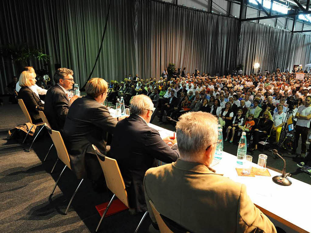 Anhrung in Sachen SC-Stadion: Brger diskutierten   am 7. Juni 2013 mit Rathaus- und Sportclub-Spitze die heie Standortfrage. 