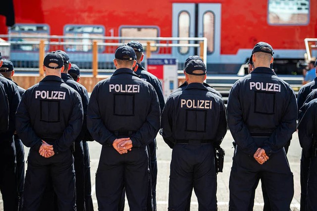 Die Bundespolizei sperrte den Bahnhof ab (Symbolbild)  | Foto: dpa