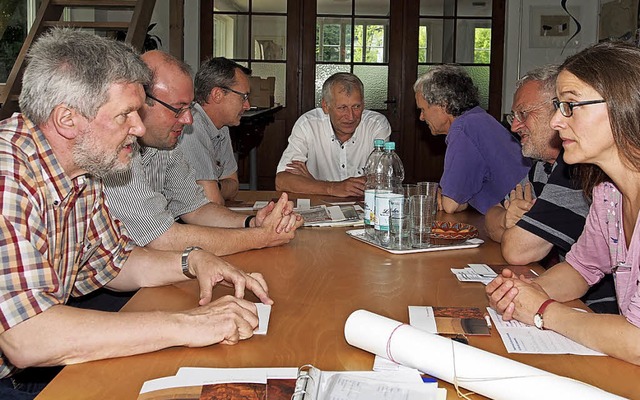 Intensiver Austausch: Pfarrer im Dialog mit Unternehmern.  | Foto:  BOB