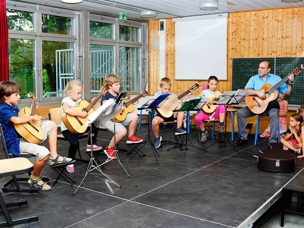 Das Musiksommerfest der JMS Sdlicher Breisgau fand 2018 in Kooperation mit der Thaddus-Rinderle-Schule in Staufen statt. In der Aula der Schule zeigten die jungen Musiker ihr Knnen. Die Jugendkapelle spielte spter noch im Hof.