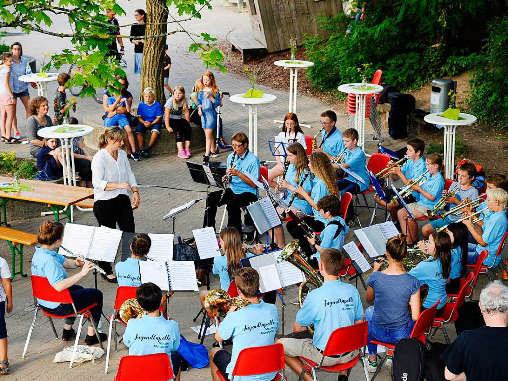 Das Musiksommerfest der JMS Sdlicher Breisgau fand 2018 in Kooperation mit der Thaddus-Rinderle-Schule in Staufen statt. In der Aula der Schule zeigten die jungen Musiker ihr Knnen. Die Jugendkapelle spielte spter noch im Hof.