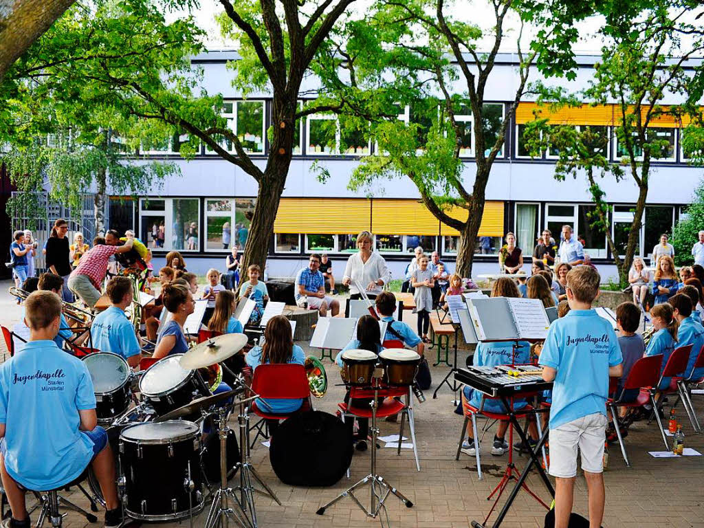 Das Musiksommerfest der JMS Sdlicher Breisgau fand 2018 in Kooperation mit der Thaddus-Rinderle-Schule in Staufen statt. In der Aula der Schule zeigten die jungen Musiker ihr Knnen. Die Jugendkapelle spielte spter noch im Hof.