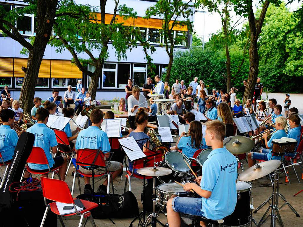 Das Musiksommerfest der JMS Sdlicher Breisgau fand 2018 in Kooperation mit der Thaddus-Rinderle-Schule in Staufen statt. In der Aula der Schule zeigten die jungen Musiker ihr Knnen. Die Jugendkapelle spielte spter noch im Hof.