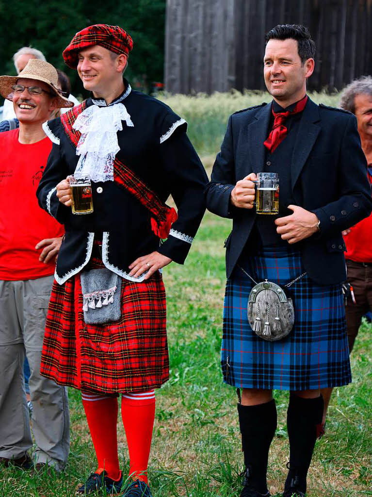 Mit dem Schotten Robert Harris (rechts) und Marc Meyer waren zwei echte Highlandgames-Profis vor Ort.