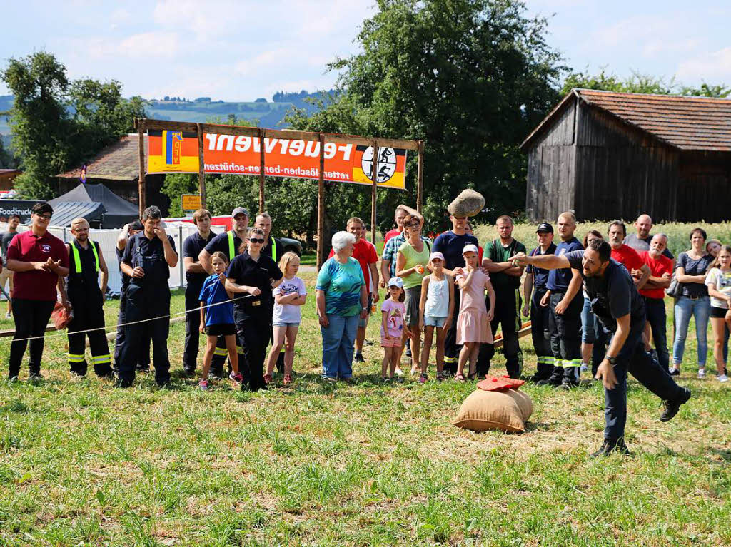 Spektakulr waren die Highlandgames in Bol mit Baumstamm-, Stein-, Sack- und Stiefelweitwurf.