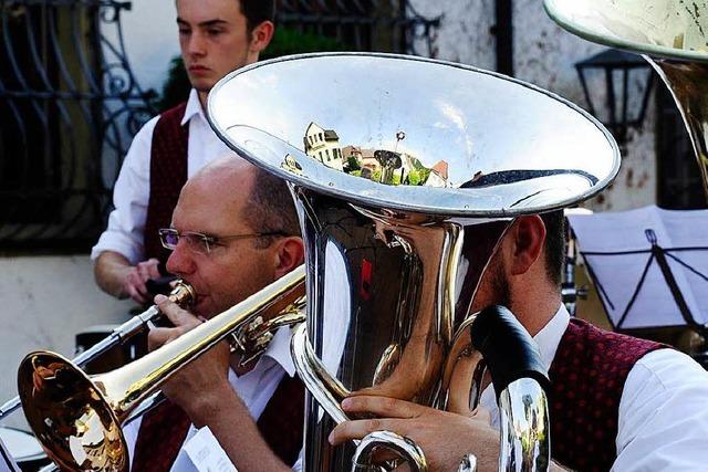 Fotos: Open Air der Stadtmusik Staufen im Schladerer-Hof