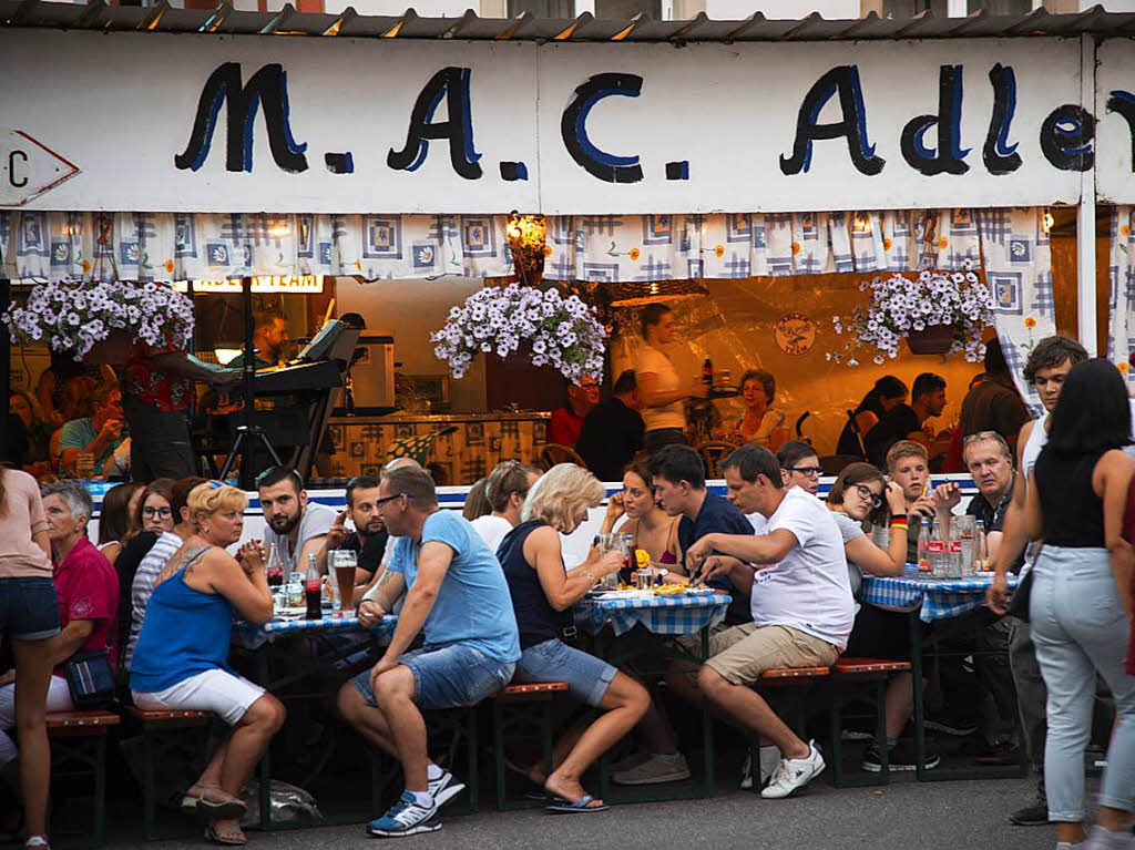 Auf dem Mllheimer Stadtfest wurde geplaudert, getanzt, geschunkelt und geprostet.