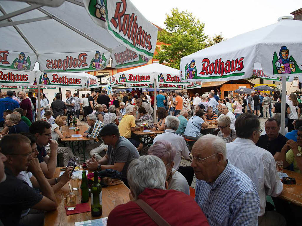 Auf dem Mllheimer Stadtfest wurde geplaudert, getanzt, geschunkelt und geprostet.