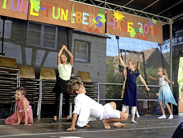 Kinder der Tanztreppe Ihringen beim &#8222;Modern Dance&#8220;  | Foto: Roland Vitt