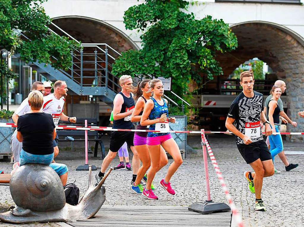 Impressionen rund um den 10. Emmendinger Stadtlauf, vor allem beim Hauptrennen ber zehn Kilometer.
