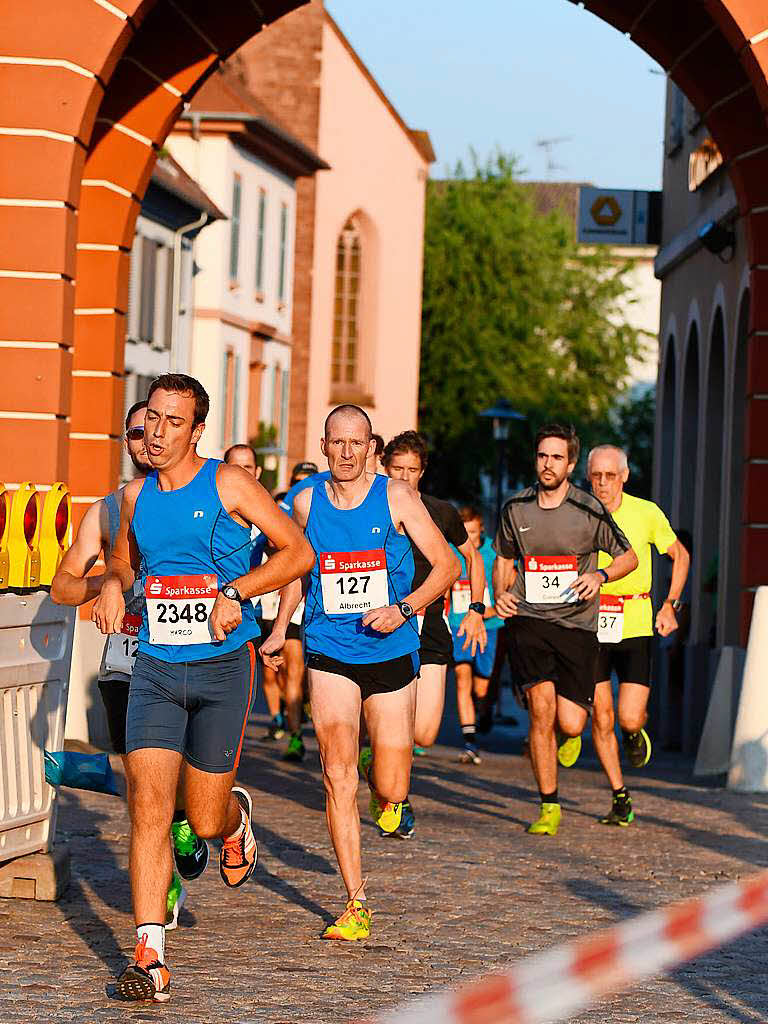 Impressionen rund um den 10. Emmendinger Stadtlauf, vor allem beim Hauptrennen ber zehn Kilometer.