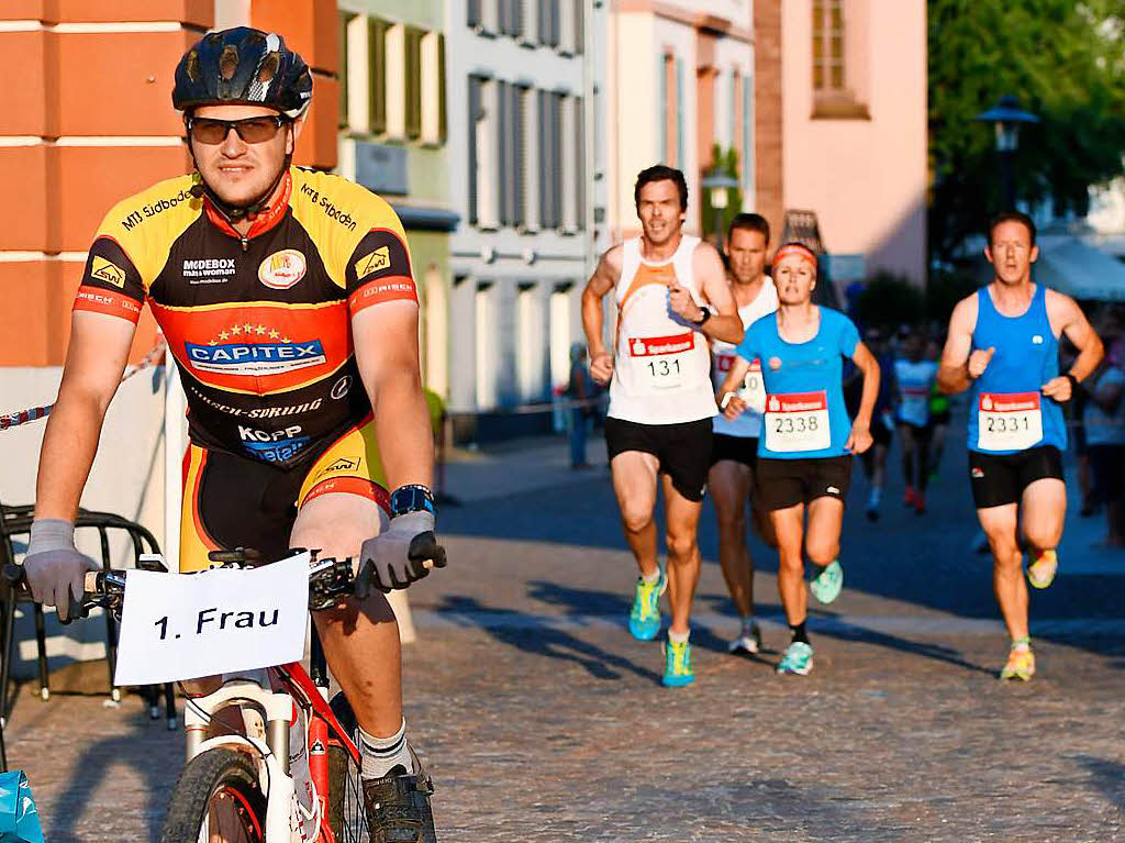 Impressionen rund um den 10. Emmendinger Stadtlauf, vor allem beim Hauptrennen ber zehn Kilometer.