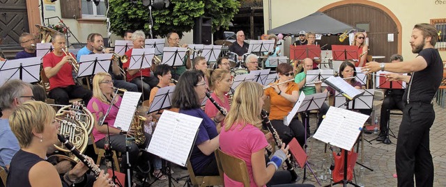 Der Musikverein Eggenertal spielte Roc...n  - dem Publikum gefiel die Mischung.  | Foto: Jutta Schtz