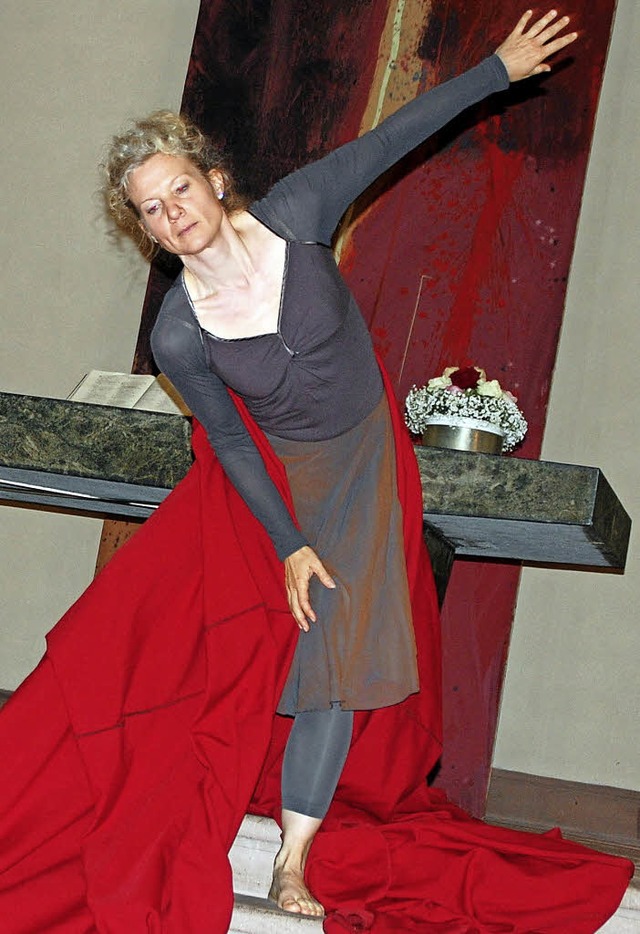 Die Performance &#8222;Klang-Krper-Fa...b es in der evangelischen Stadtkirche   | Foto: Barbara Puppe