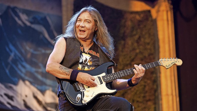 Maiden-Gittarist Dave Murray bringt se...zum Singen, Kreischen, Heulen, Jaulen   | Foto: Carlotta Huber