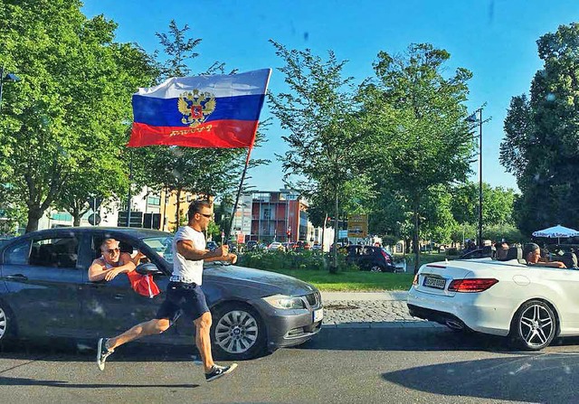 Autokorso in Lahr nach dem Sieg der ru...lmannschaft ber das Team aus Spanien.  | Foto: Mark Alexander