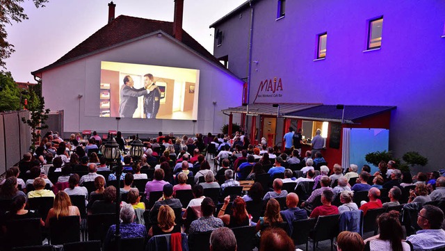 Einen Bilderbuchstart  erlebten die Be...remiere des Open-Air-Kino in der Maja.  | Foto: Dieter Erggelet