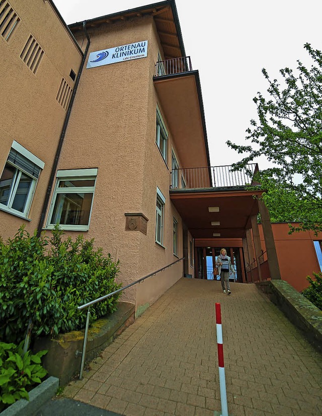 Brger aus der Region kmpfen um den Erhalt des Klinikums in Ettenheim.   | Foto: Decoux-Kone