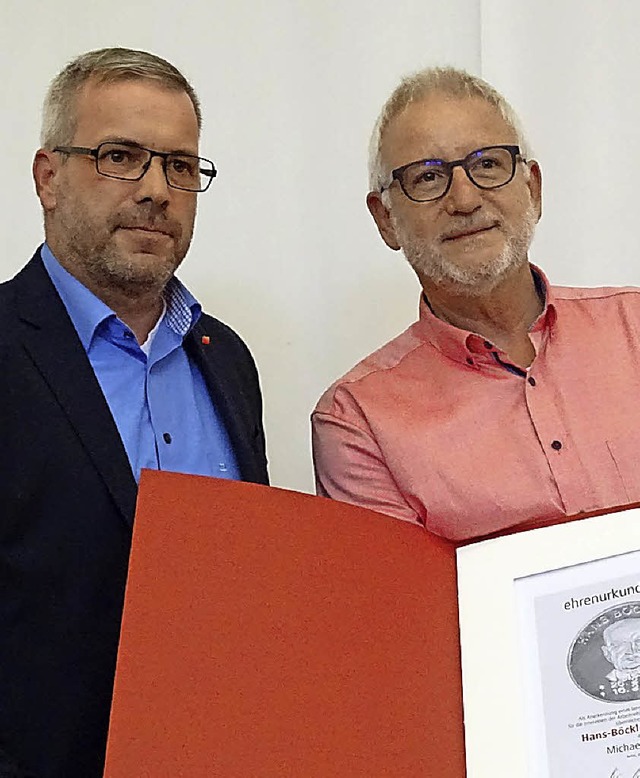 Jrgen Hfflin, Geschftsfhrer der DG...ael Herzog die Hans-Bckler-Medaille.   | Foto: Susanne Schleinzer-Bilal