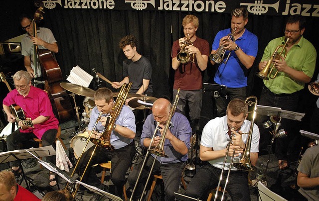Das Big Sound Orchestra, hier nur eini...ker,  spielte zur Matinee im Jazztone.  | Foto: Thomas Loisl Mink