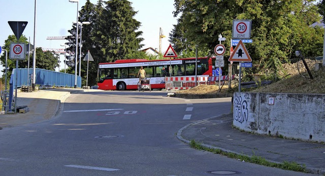 Die 38er Linenbusse wenden dort, wo Ho...ahren und radeln  drfte es gut gehen.  | Foto: Rolf Reimann