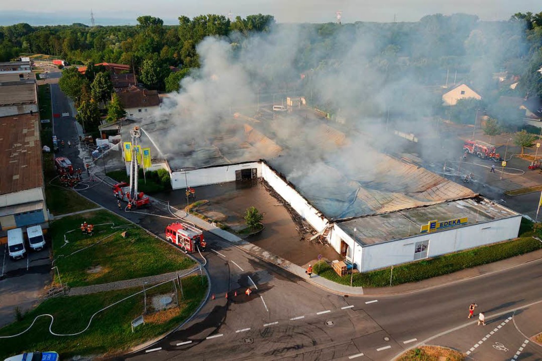 Der Edeka in Breisach ist abgebrannt.  | Foto: THW