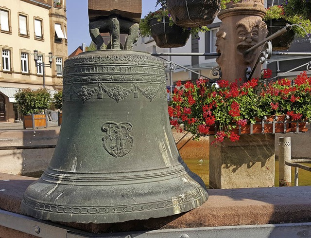 Die Rathaus-Glocke aus dem Jahr 1729 wird zum Marktjubilum restauriert.  | Foto: Stadt Emmendingen