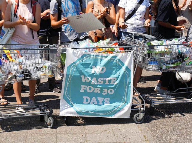 In Freiburg sind mehr als 45 Teilnehme... einem Supermarkt in Merzhausen durch.  | Foto: No Waste for 30 Days